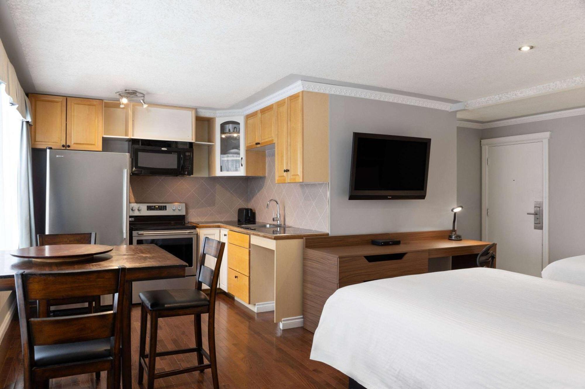 Baymont By Wyndham Edson Hotel Exterior photo