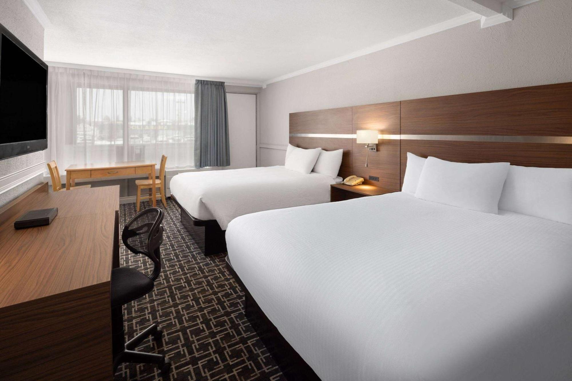 Baymont By Wyndham Edson Hotel Exterior photo